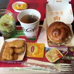 マクドナルド 12号新札幌店 - チキンタツタのサラダセット+ナゲット。880円。