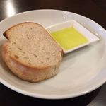 ビストロ クオーレ - 自家製ライ麦パン
