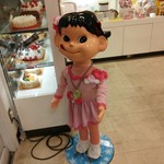 不二家 - 店内のペコちゃん