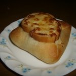 牛すじこってり黒カレーパン