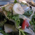 ワイン食堂 イナセヤ キッチン - シラスと水ナスのサラダ
