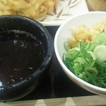 丸亀製麺 - 釜揚げうどんのつゆ、ネギ、天華寿