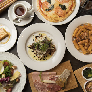 ドリンク200種類以上の飲み放題コース充実。18名～貸切可