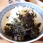 お料理 とみやま - しらすと揉み海苔をかけたご飯