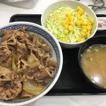 吉野家 - 牛丼並つゆだく(*´ω`*)野菜サラダ胡麻ドレ 味噌汁