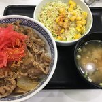 吉野家 - 牛丼並つゆだく(*´ω`*)胡麻ドレ野菜サラダ 味噌汁 七味 紅生姜