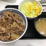 吉野家 - 牛丼並つゆだく(*´ω`*)味噌汁 野菜サラダwith胡麻ドレ