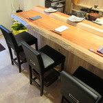 寿司 あさ海 - カウンター５席のみの店内♪