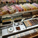 アシッドラシーヌ - ショーケース（マカロン・ショコラ 他）