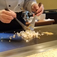 鉄板焼 煖 - ガーリックライスも作ってくれます