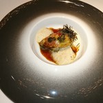 銀座 レカン - 牡蠣のムニエル  ビゴールポークのパンチェッタ
      トピナンプールのテリーヌ
      トリュフ風味のブイヨンムースソース