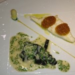 銀座 レカン - 的鯛の山菜クルート焼き
      白アスパラガスのラニエとイカ墨のリングイネ
      シブレットとあさりエッセンスのソース