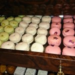 銀座 レカン - 宝石箱に入ったミニャルディーズ