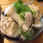 もつ鍋 チャンピオン - お通し 鶏肉と大根の炊き合わせ