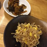 もつ鍋 チャンピオン - サービスのもやしナムルと辛子高菜