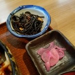 楽食堂 はいじ  - 小鉢とお漬物