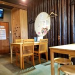 楽食堂 はいじ  - テーブル席の様子