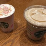 スターバックス・コーヒー - 左、友達のさくら ストロベリー ピンク ミルク ラテ