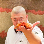照寿司 - 巨大な北九州赤貝
