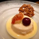レストラン モンローズ - 白桃のブラマンジェ