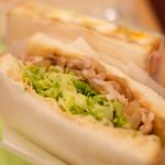 Cafe Papier - サンドイッチセット 800円 の豚の生姜焼きサンド、トマトきゅうり卵チーズサンド