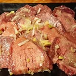 焼肉ギュービッグ - 