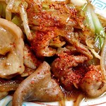 梅田軒 - 「ホルモン定食」のメイン（一味唐辛子が合いますよ）