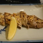 博多味処 灯 - カツオ腹皮の炙り￥480