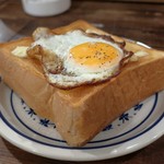 灯 - 目玉焼きトースト