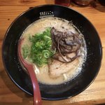 博多流斗樹 - とんこつラーメン¥680