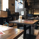 ローストチキンクラブ ファイティング クック - カウンター席もあります。奥は個室。