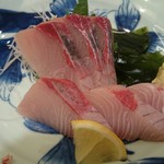 まわる寿司　博多魚がし - ブリ刺し￥860