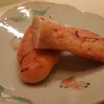 たかおか - ⑥助宗鱈(北海道産)の子　唐墨風
      鱈子を味噌漬けにして唐墨風に仕上げてあります。
      鱈子自体の旨みがあるので、唐墨よりも濃厚。