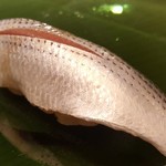 たかおか - ② 小鰭(千葉県船橋産)
      〆具合が絶妙で、素直に美味しい。