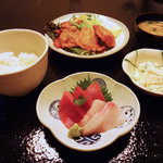 鮨でですけ - ランチ（マグロほほ肉の唐揚げ・お刺身はマグロとカンパチ）