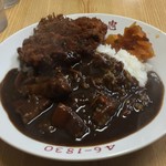 ラーメン とんかつ 忠 - 2018年2月。カツカレー950円。ルーにも豚肉がたっぷり。