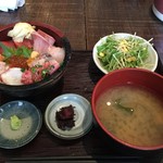 産直地魚と農園野菜 煉 - 特上海鮮丼