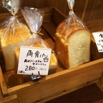 布目の里 - 食パン売り場