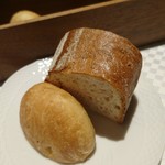essere - 丸い方はホカッチャ。
      もう一つは全粒粉を作ったソフトフランスかな～？
      どちらも美味しいパンだな～と言いながら食べました(*^o^*)