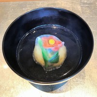 白金台こばやし - お椀に鮮やかな花