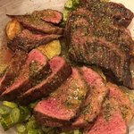 立飲・ビストロシン サンテ - フランスシャロレー牛のハラミとイチボのソテー