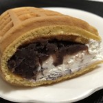 マルカンビル大食堂 - ワッフル(小豆×生クリーム)の断面