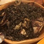 立飲・ビストロシン サンテ - イカスミのガーリックライス