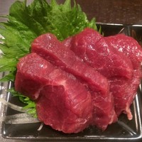 馬刺しと焼き鳥 グルマン三年坂 - 