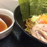 横浜らーめん　山田家  - 油そばには、背脂無しのスープが付いてきます