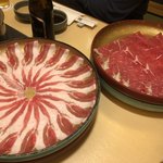 しゃぶ禅 - 左:黒豚
      右:牛肉