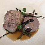 リストランテ ナカモト - 奈良産、絶品ポーク。
                                生は苦手なのでよく焼いて頂きました。