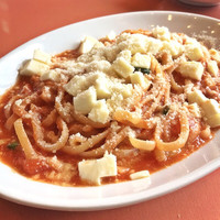 トラットリア グランボッカ - バジリコとモッツアレラチーズのトマトソーススパゲティ