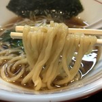 麺処 ほんだ - 醤油らーめん(700円)麺リフト