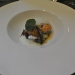 アキヒサ ハンダ - 蝦夷アワビのコンフィと真ダチのソテー　菜の花のリゾット　赤ワインと肝のソースで